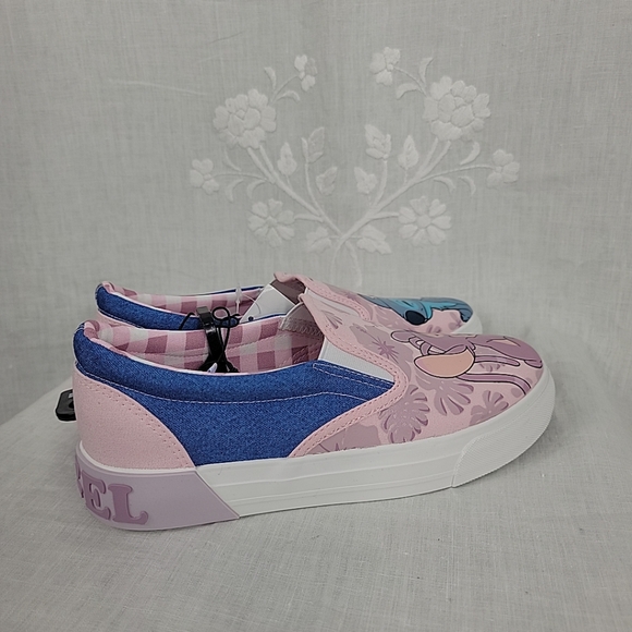 Women's Disney Stitch Low Top Slip On Sneaker Shoes Size 8.5 New - Picture 2 of 10